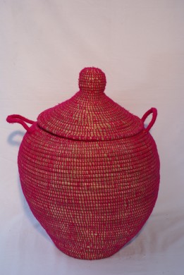 Rieten-mand-Mariama-fuchsia