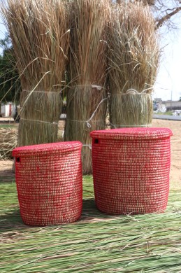 Rieten-set-manden-rood-met-platte-deksel